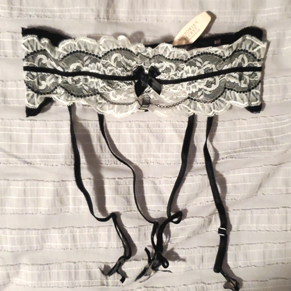 New(!) Victoria's Secret Lace Garter